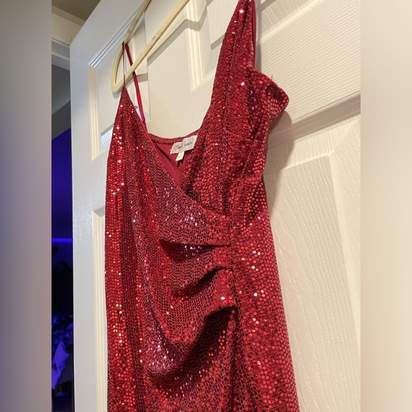 Red sequin maxi dress - Picture 2 of 9